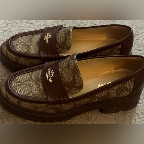 Great Coach loafers. Size 8. Near new - Picture 2 of 5